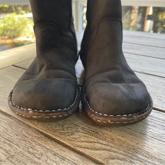 UGG Swell Sheepskin Shearling Black Leather Winter Boots Womens Size 9 - Picture 2 of 11